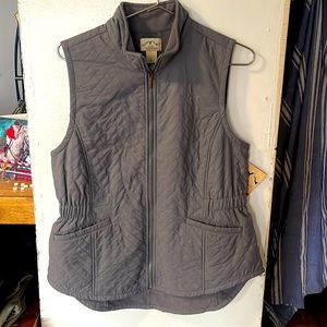 Grey vest, blue mountain, medium